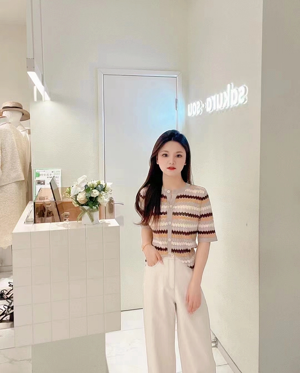 亚洲少妇在线观看精彩生活，分享时尚穿搭，探索美丽秘诀