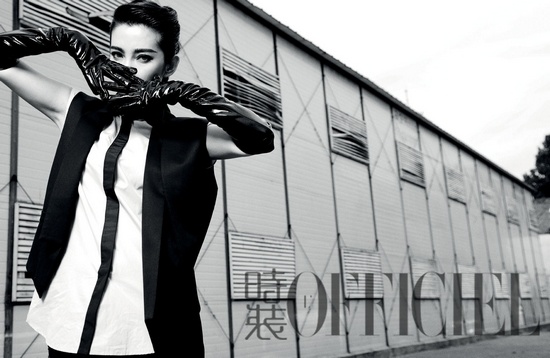 AISS人体写真浜丝袜无内诱惑，展现极致性感曲线，揭秘时尚大片拍摄幕后花絮