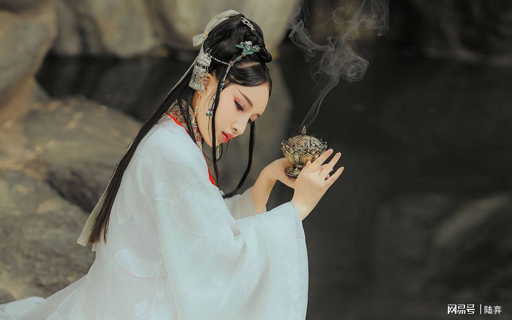 80岁熟女お婆ち浜在线观看精彩片段，温馨感人，岁月沉淀之美