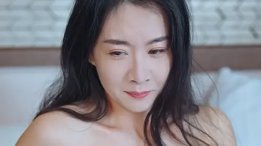 1.老熟女小伙子V88AV的激情碰撞与魅力对决
