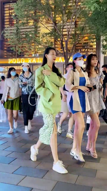 多毛jiZZ18的时尚魅力 潮流穿搭 个性风格 展现自信