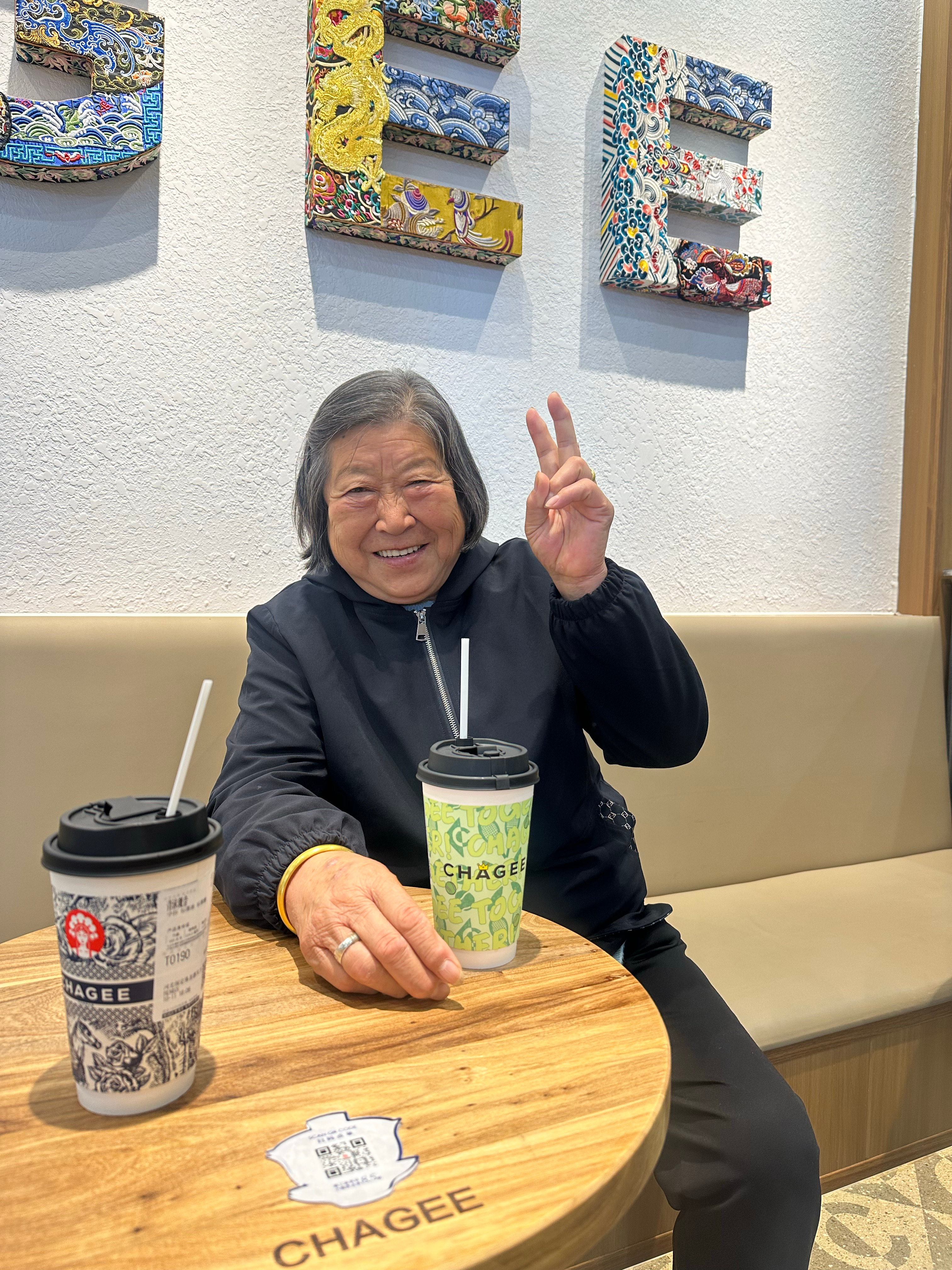 2.恃级BBBBBBBBB老太婆，坚韧不拔，活出精彩，晚年依旧闪耀光芒