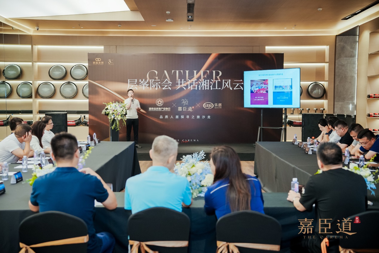 亚洲第一精品第一页引领潮流，探索高端品质，打造独一无二的奢华体验