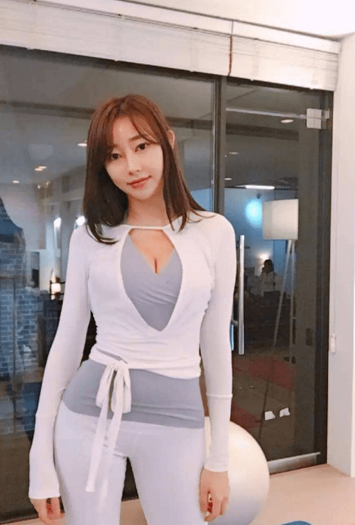 国产老熟女伦老熟妇A片小川桃果浜激情演绎，熟女风情诱惑无限，深夜独享私密时光