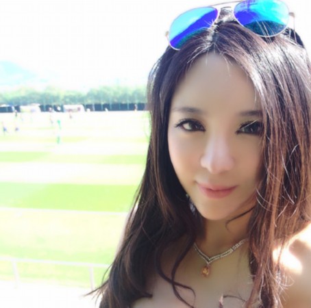 美女极品粉嫩美鮑75P浜高清写真集，绝美私房照精选，性感诱惑展现无暇肌肤