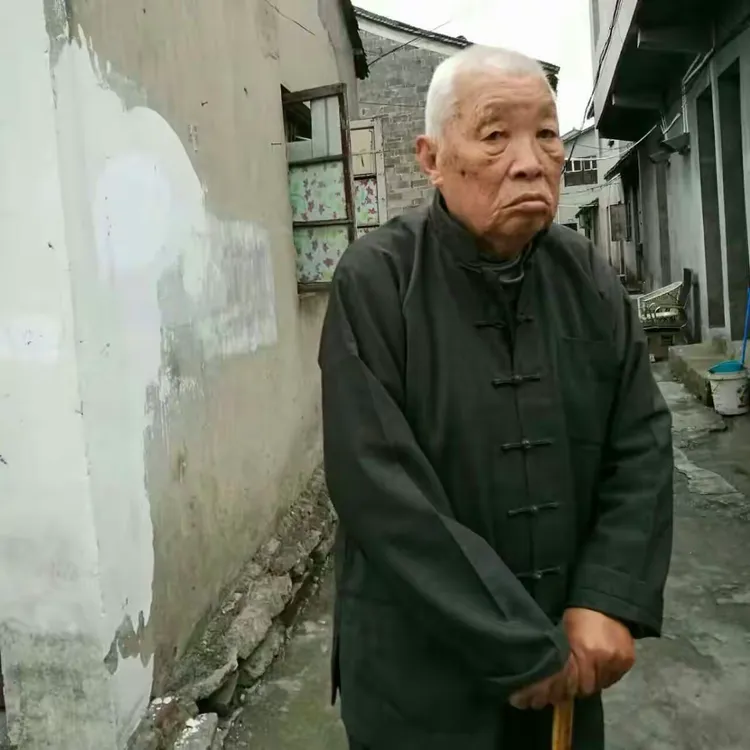 胖老头传奇故事浜老爷同志奋斗史，揭秘乡村记忆，传承红色精神