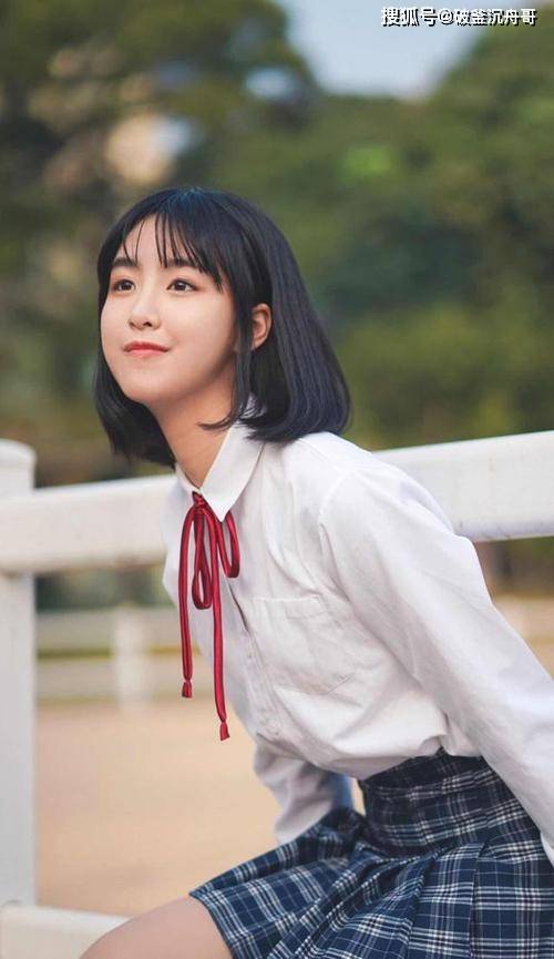 国产清纯女学生被弄高浜，青春校园故事引发热议，纯真与成长交织的动人篇章