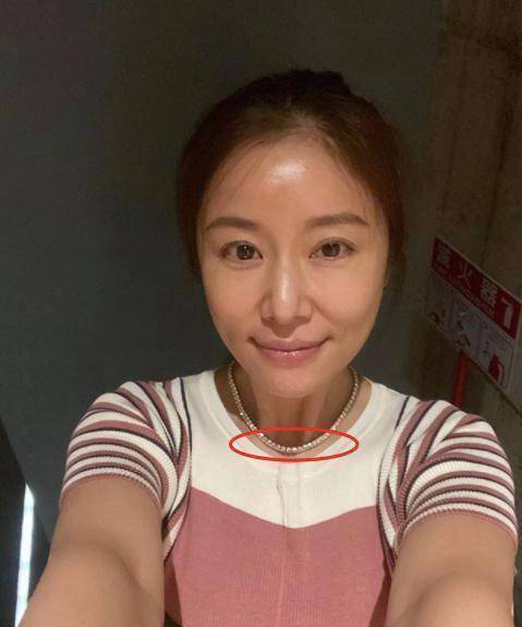 素颜熟女直播魅力绽放,真实自信,优雅风情尽显 素颜熟女直播魅力绽放,真实自信,优雅风情尽显