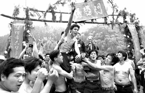 50岁日本老妇做爰浜的独特人生，探寻晚年激情，揭秘不寻常的爱情故事