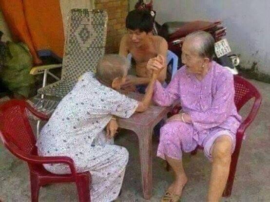 中国老头操奶奶晚年生活故事，乡村爱情回忆，传统家庭温情