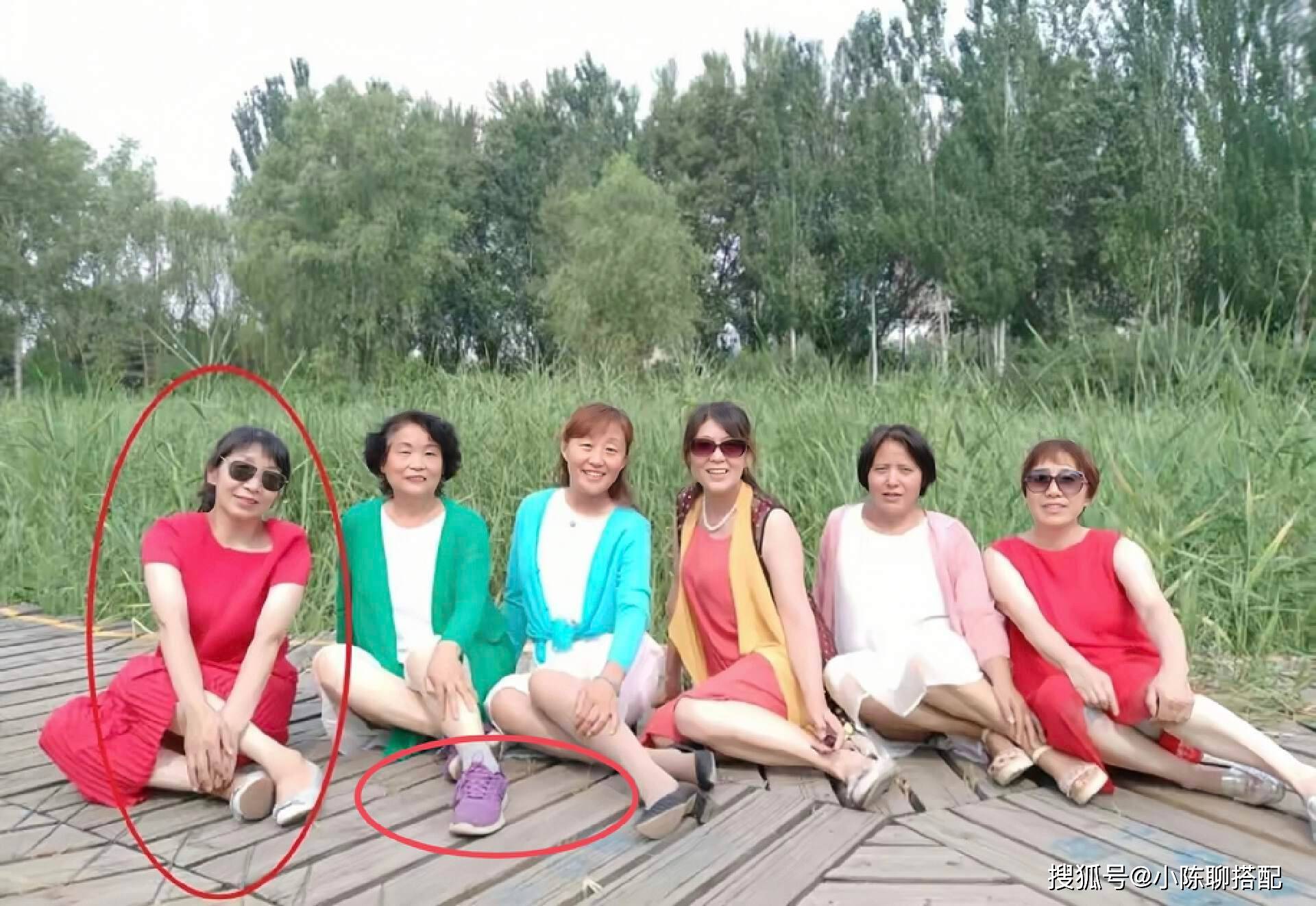 实拍露脸中国老女人浜，揭秘街头真实生活，展现岁月沉淀之美