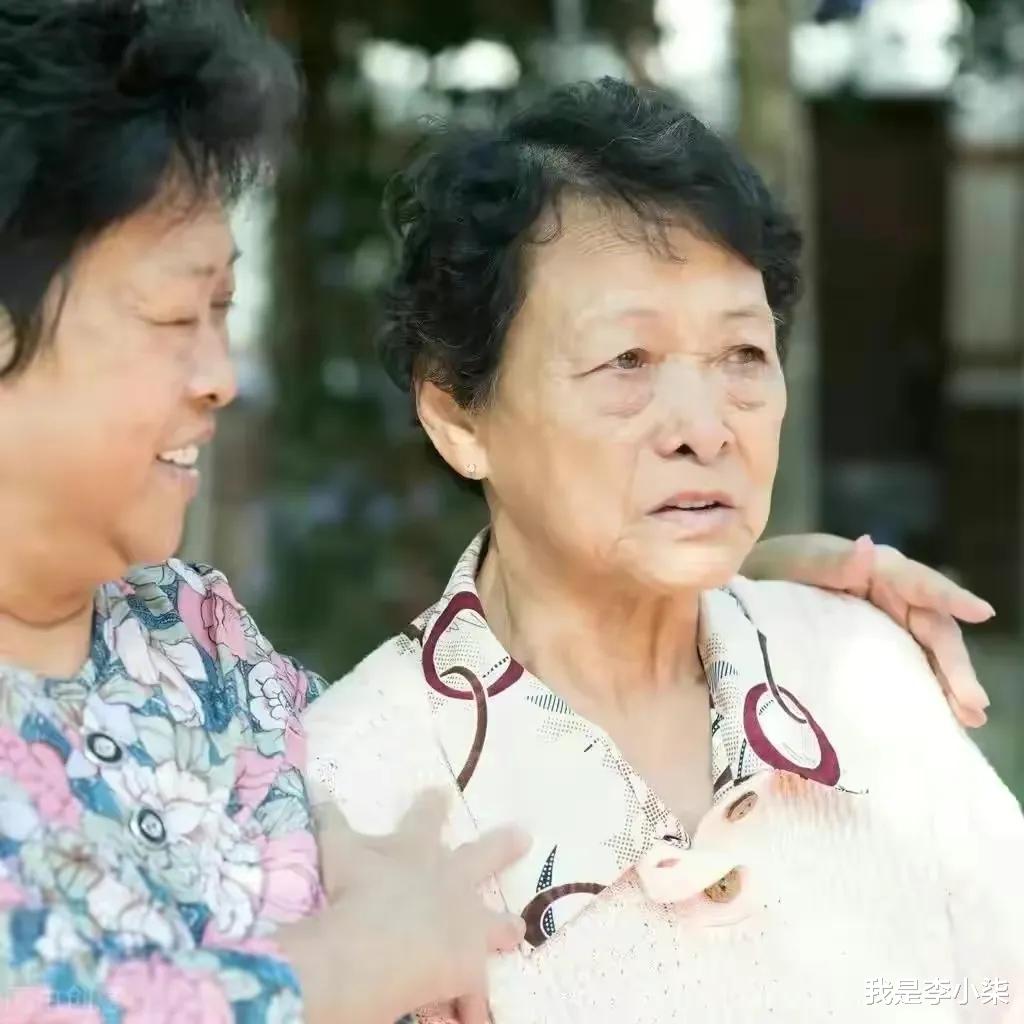 农村老头大战肥婆浜引发热议，围观群众惊叹不已，乡村传奇故事再升级