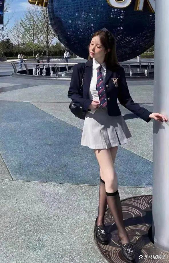 丝袜制服99麻豆时尚搭配，潮流穿搭，魅力无限