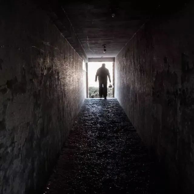 三人做爱视频曝光引热议，真实场景令人震惊，网友纷纷围观讨论