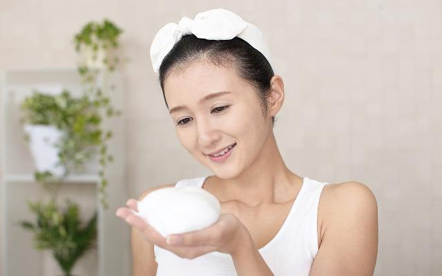嫩极品护肤秘诀大公开，轻松打造水嫩肌肤，告别干燥烦恼