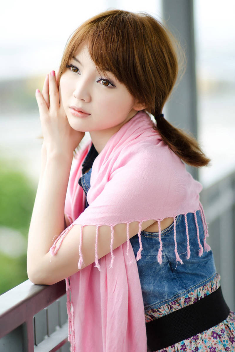 "美女美泬动人写真，优雅气质，魅力四射，尽显时尚风采"