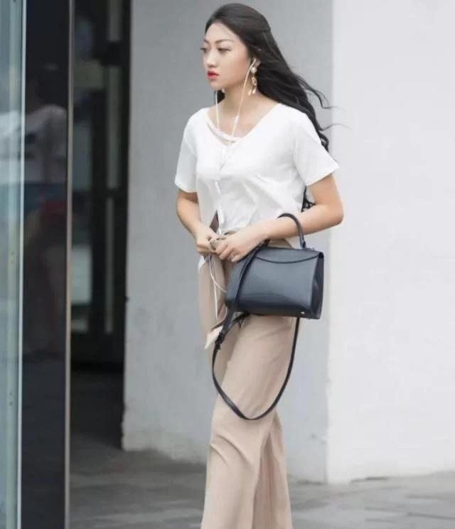 熟妇3751的迷人魅力与时尚穿搭，展现成熟女性风采，优雅气质令人心动