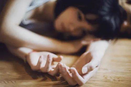 男人和女人干那种事视频揭秘两性亲密关系，探索情感与欲望，了解真实生理需求