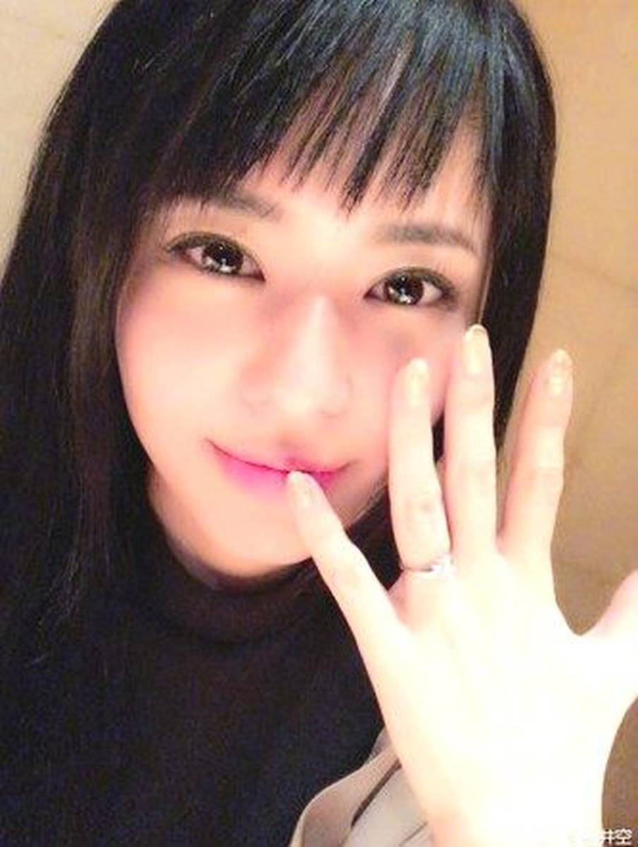2.苍井空最新动态，粉丝热议不断，独家揭秘背后故事