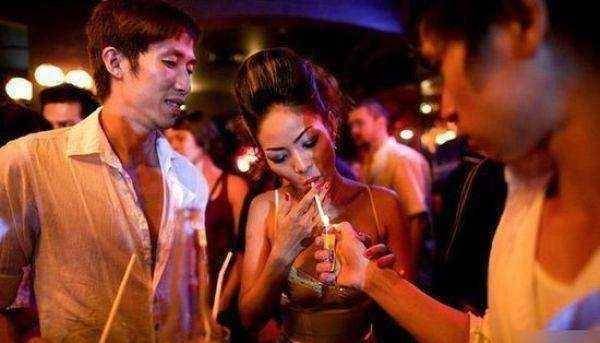 越南人做爱猛烈全过程揭秘，激情四射的夜晚，探索原始欲望的极致表现
