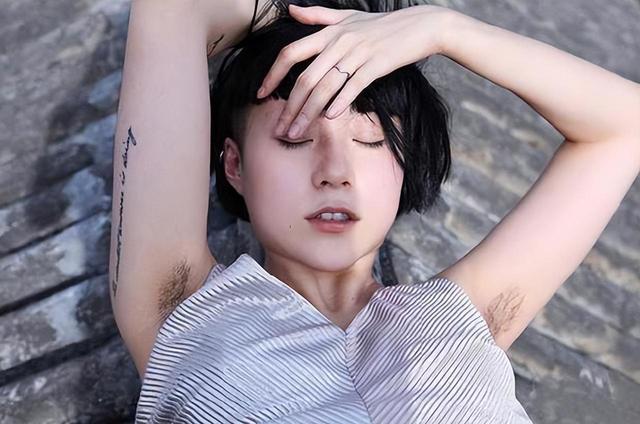 1.女人特级毛18的时尚魅力与护理秘诀