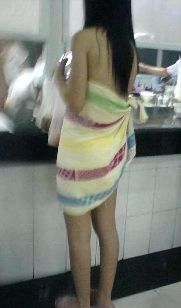 偷拍55位美女撒尿BB毛洗澡引发热议