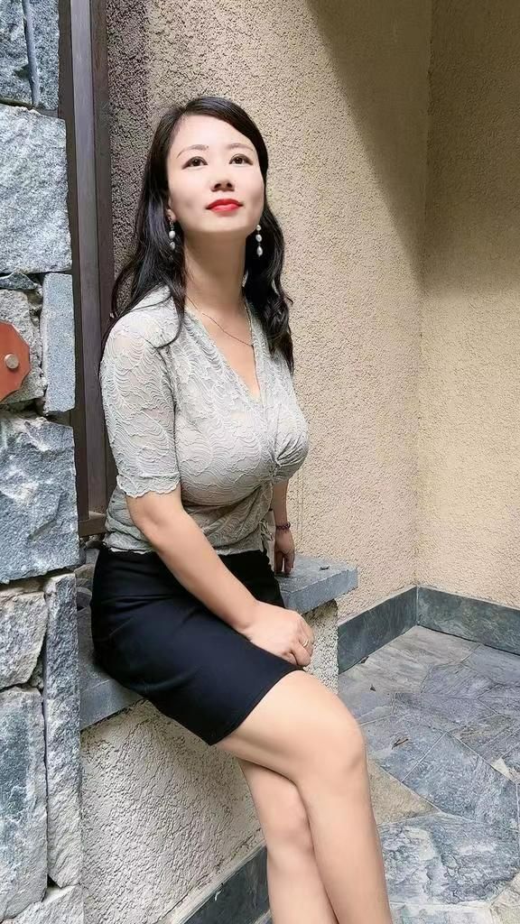 丰满的老女人伦理HD浜探讨中年女性魅力，电影剧情深度解析，情感与伦理交织
