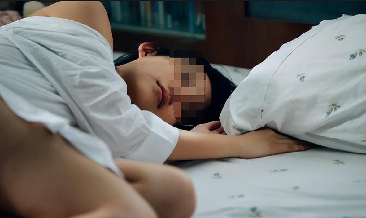乱婬的女学生和老头h的隐秘关系，校园禁忌之恋曝光，揭露背后不为人知的故事