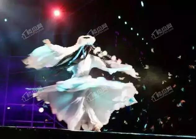 2.女王调教舔脚，解锁隐秘快感，掌握臣服艺术，体验极致愉悦