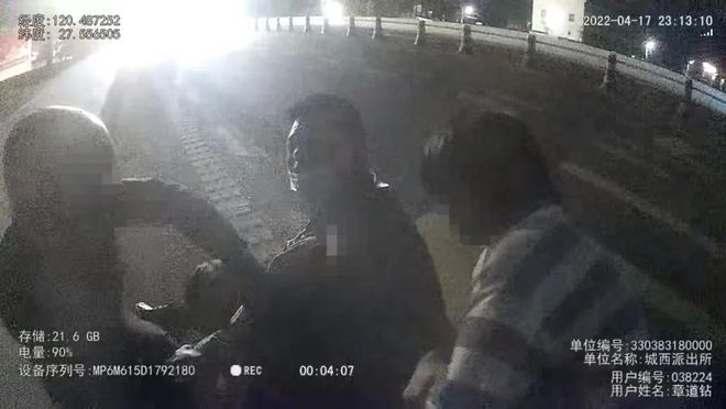 2.少妇洗澡白对白A片浜,隐秘诱惑,深夜独处时的欲望释放