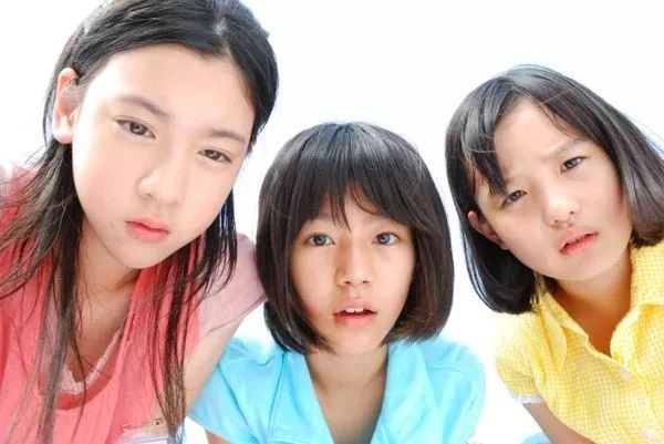 女孩破小幼稚哭小说引发热议，探讨成长伤痛，青春文学新视角