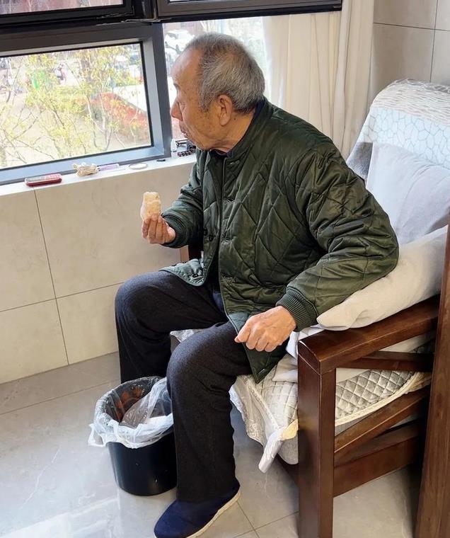 中国老头大爷自慰浜引发热议，探讨老年人性健康需求，社会关注度持续上升