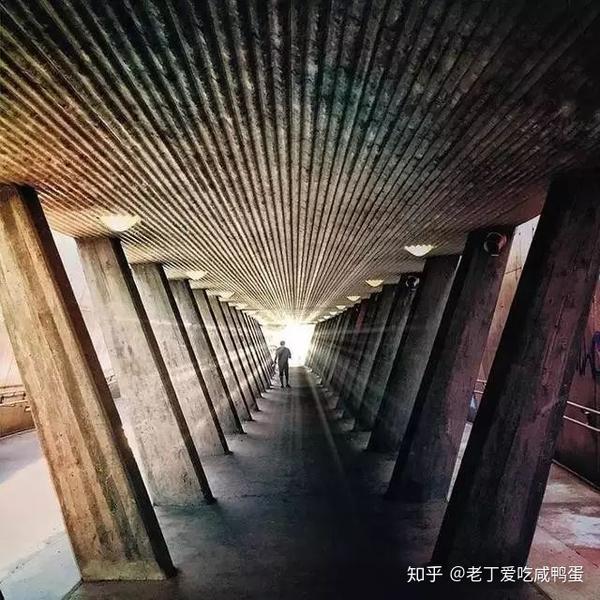 60岁老头浜沉迷一级黄片被举报，晚年生活引热议，如何正确引导成焦点