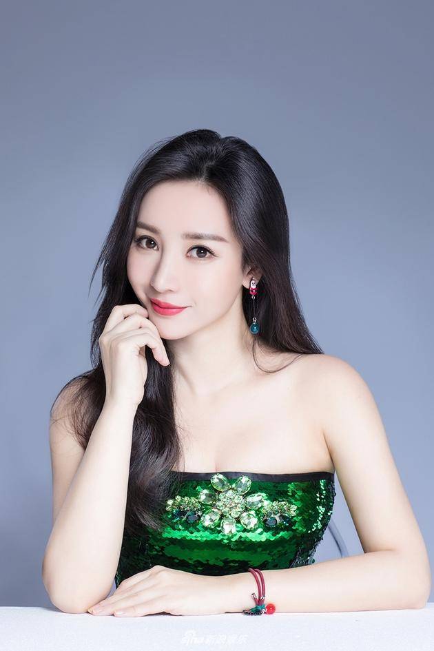 俺来也性感女神魅力四射，独家写真集，引爆全网热议