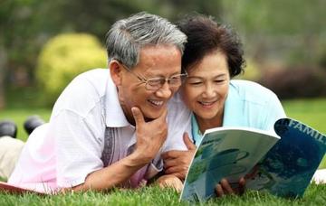 老人晚年性福生活视频老头享受快乐时光，晚年性福指南，真实记录老年生活