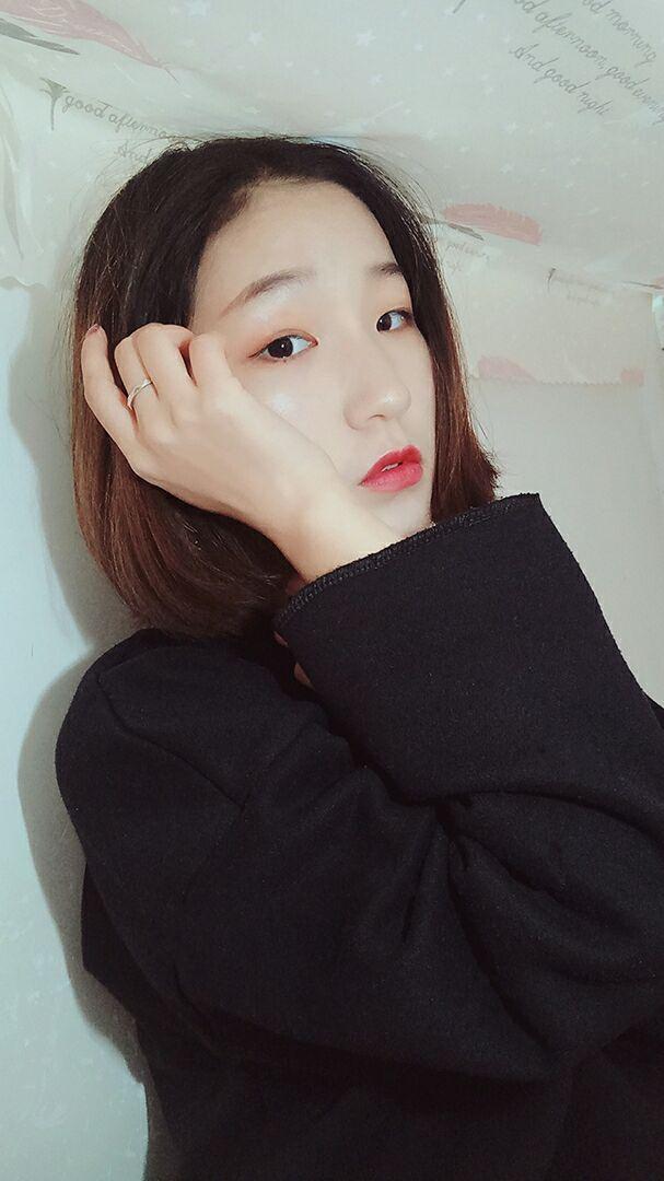 "精品自拍第一页，惊艳瞬间，独家分享，捕捉最美光影"