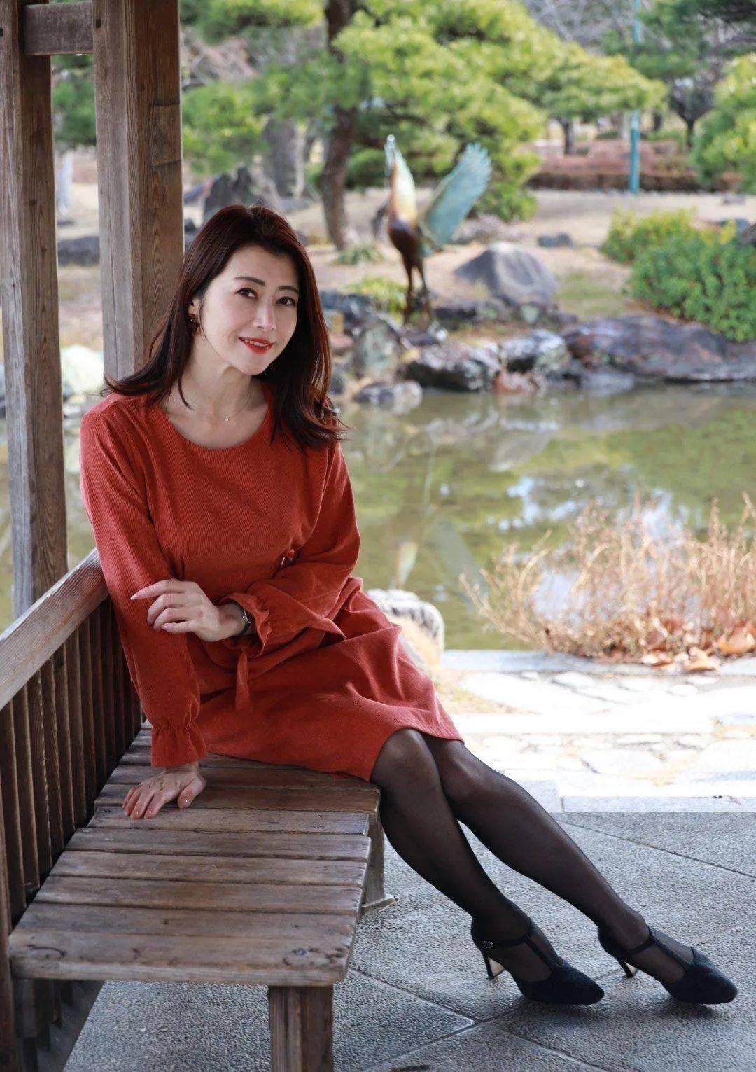 1.老熟女HG的优雅魅力与成熟风采