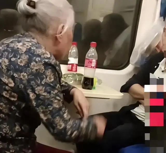 搡老女人11P引发热议,网友激烈讨论,社会关注度持续攀升 搡老女人11P引发热议,网友激烈讨论,社会关注度持续攀升