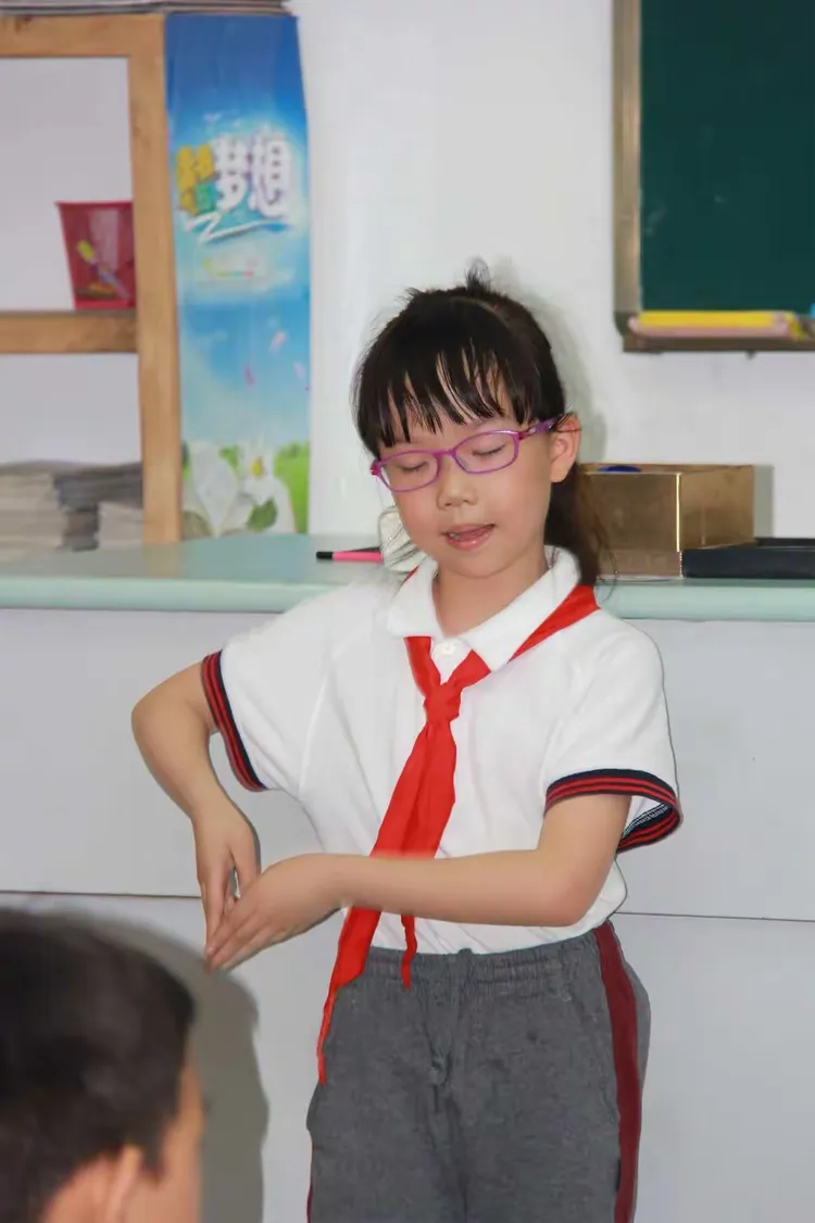好色婷婷动人魅力写真，展现自信风采，优雅性感并存