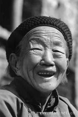 2.中国胖乎乎的老奶奶，免费xxxx传递爱，岁月沉淀的慈祥笑容