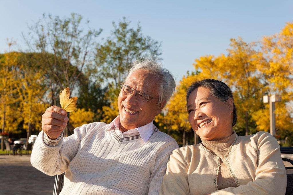 中国老人与老太做爰温情岁月，银发爱情故事，晚年幸福时光