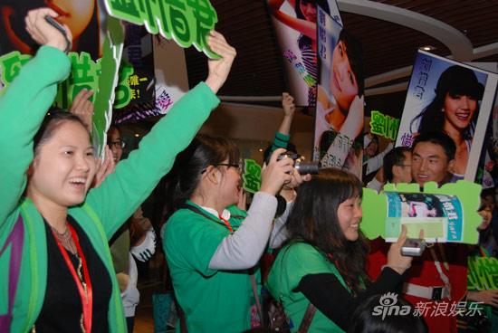 婷婷激情四房五月天演唱会引爆全场，粉丝尖叫不断，嗨翻夏夜