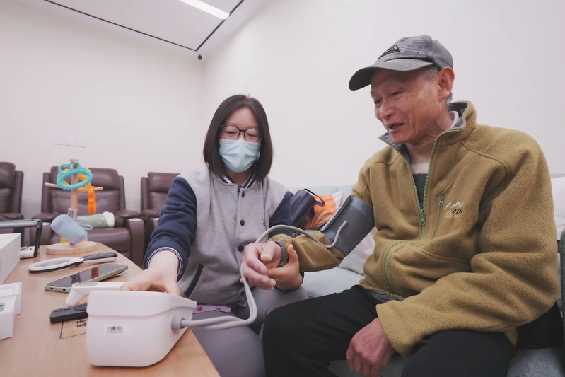 老人毛片儿毛片儿引发热议，探讨老年生活娱乐需求，关注社会老龄化现象