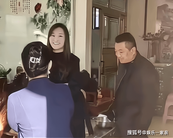 老妇乱交引发的家庭风波与伦理争议，社会反思，道德重建