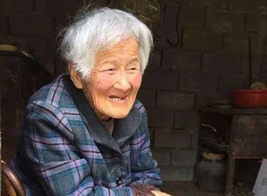 中国老太婆真实生活揭秘，晚年日常点滴，传统与现代交织的平凡岁月