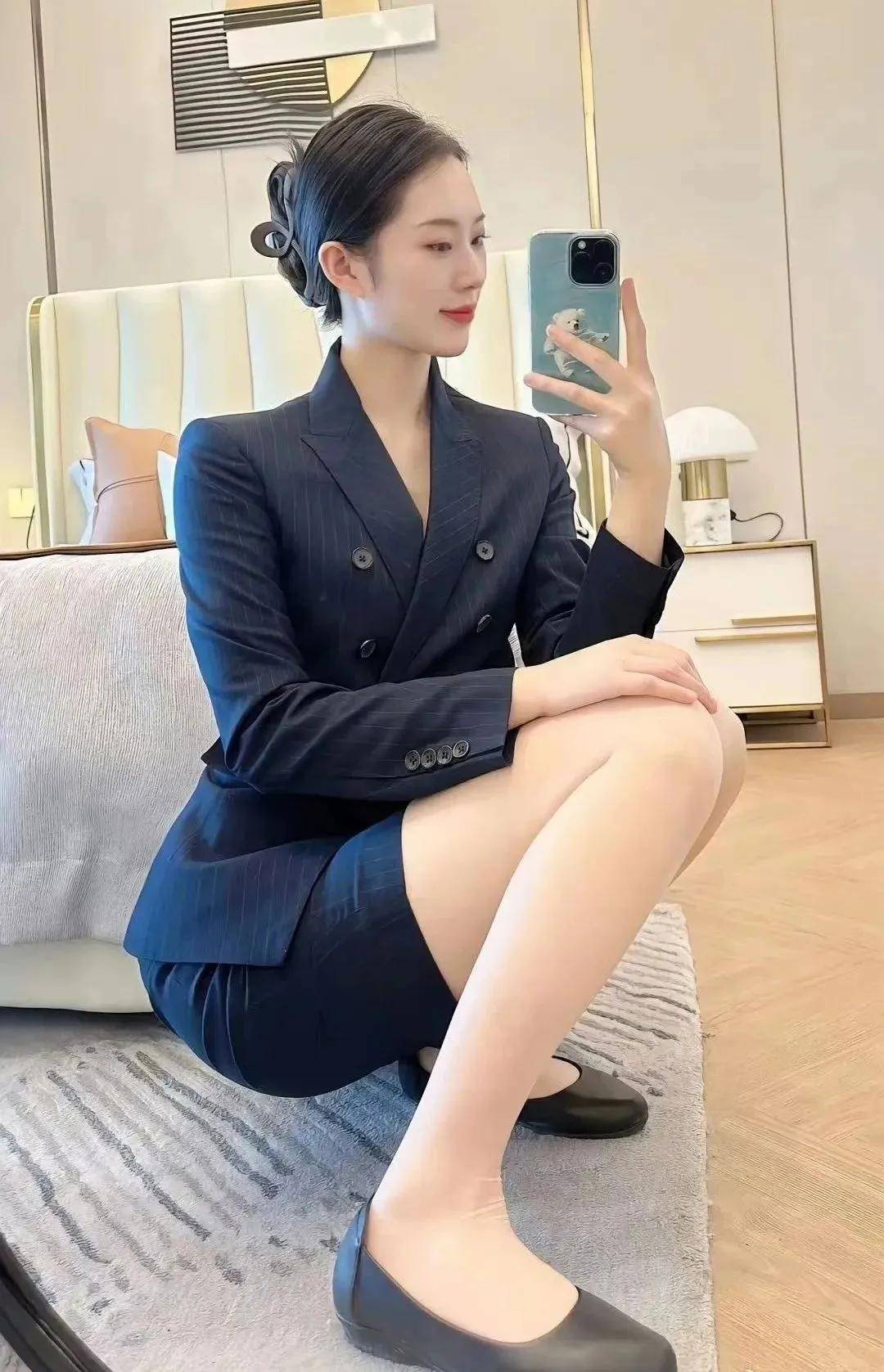 丝袜制服日韩在线精选潮流穿搭，性感风格，时尚搭配指南