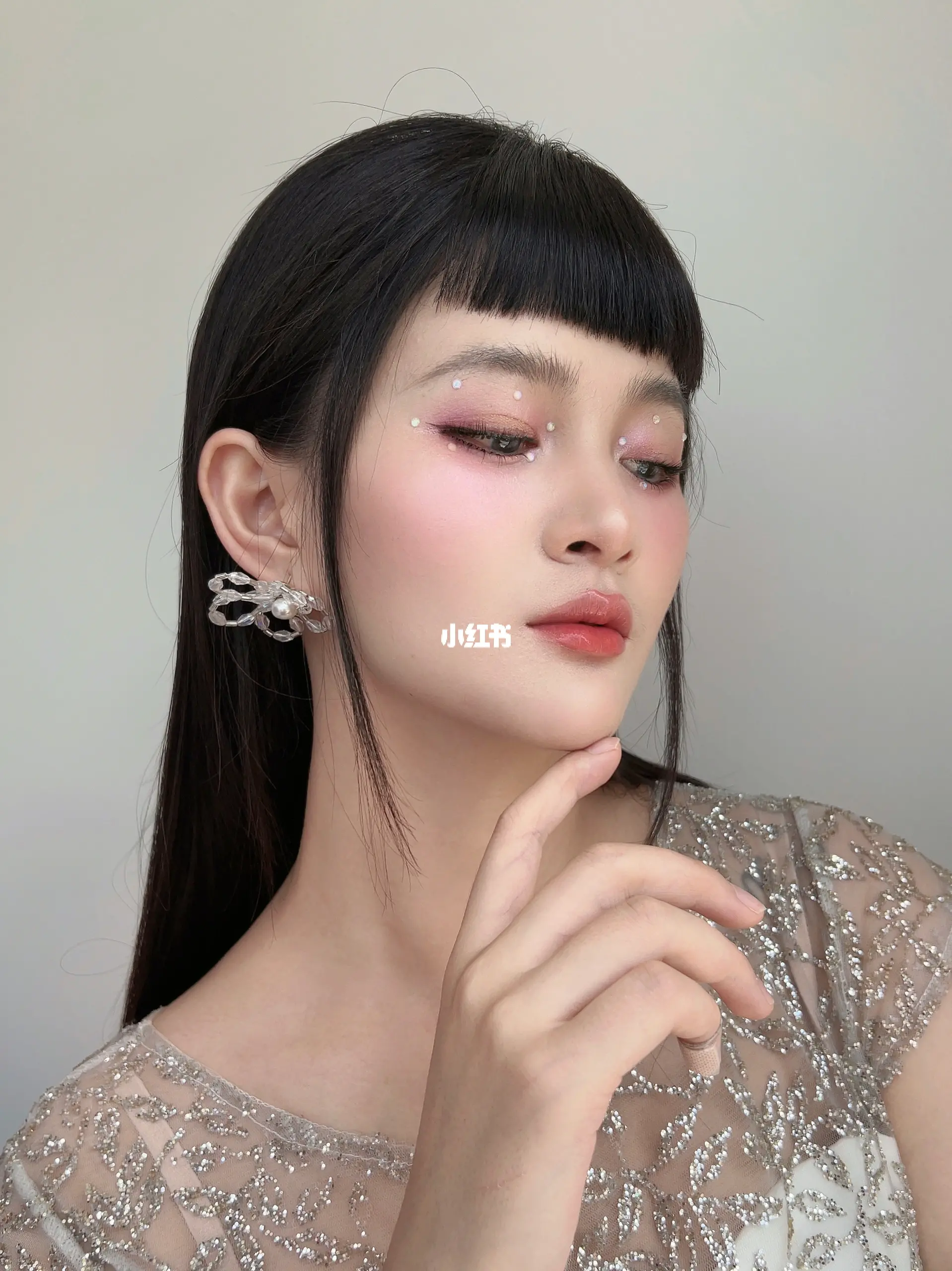 日韩精品九款时尚美妆推荐，精选热门单品，打造精致妆容，提升你的魅力指数