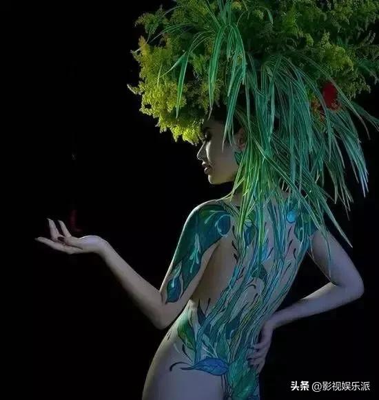 裸体艺术欣赏人体之美展现自然魅力，探索裸体摄影，感受纯粹人体美学