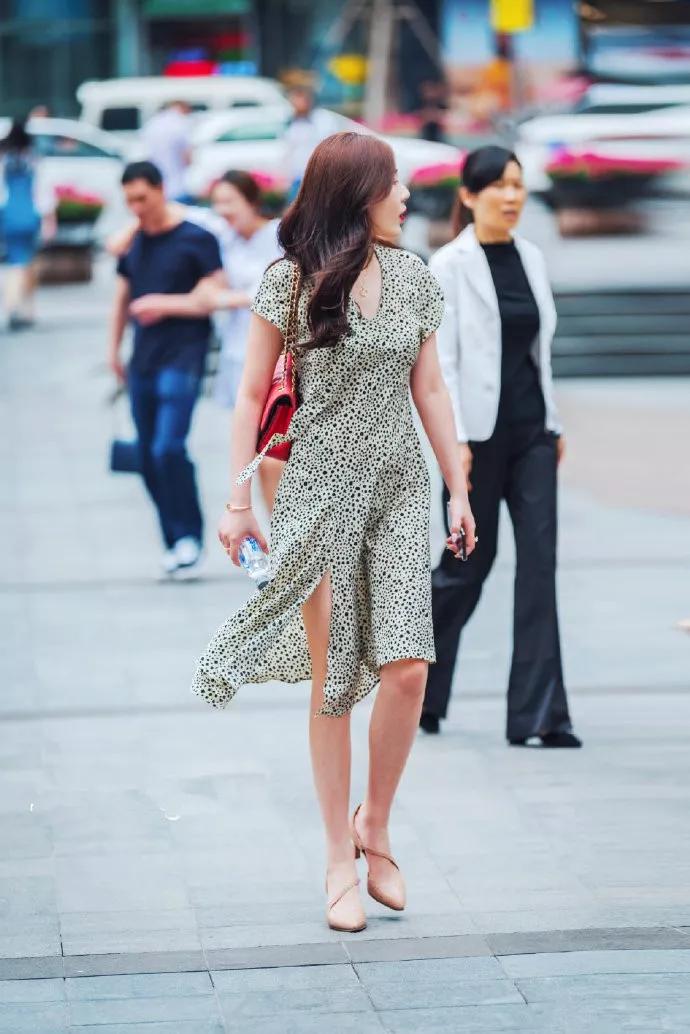 中国老女人老熟女HD浜风情写真，魅力熟女高清图集，展现成熟女性优雅韵味
