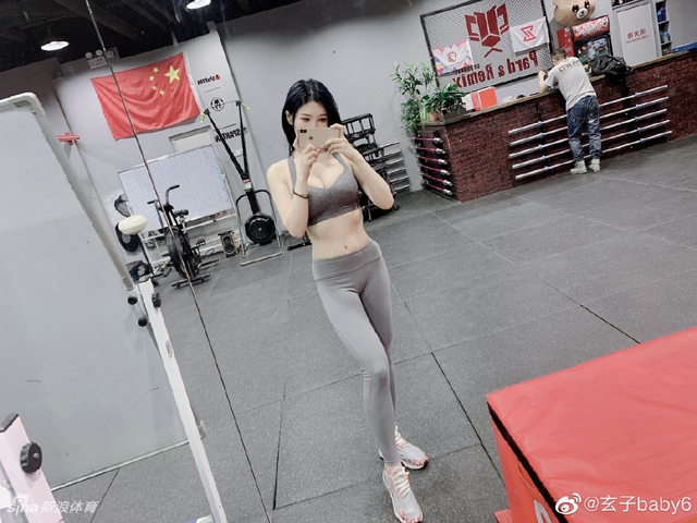 裸女翘臀艺术写真，性感曲线，迷人魅力，展现完美身材